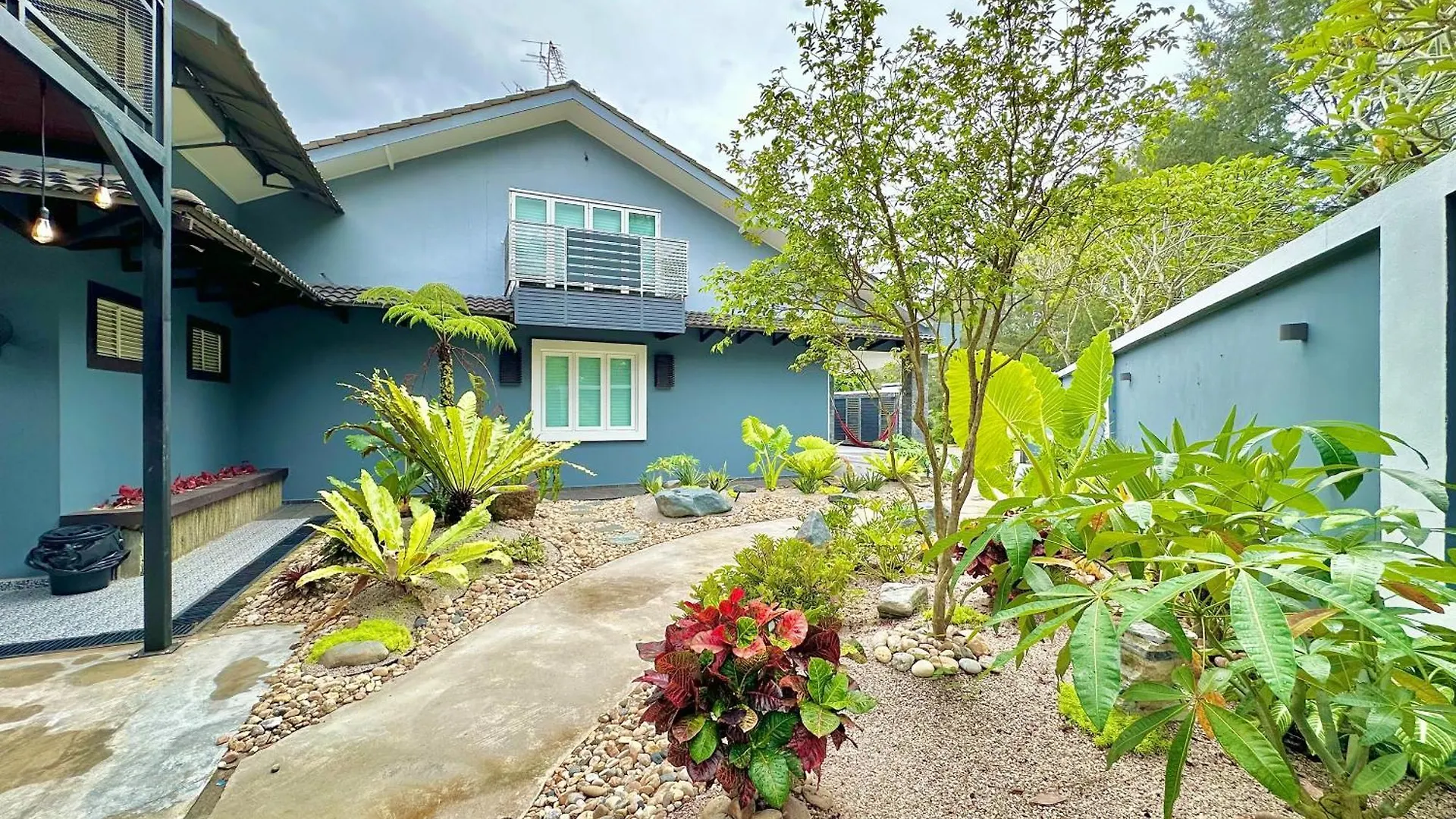 Mount Austin Landed Homestay 16Pax Karaoke Jacuzzi Bbq By Stayrene Johor Bahru
