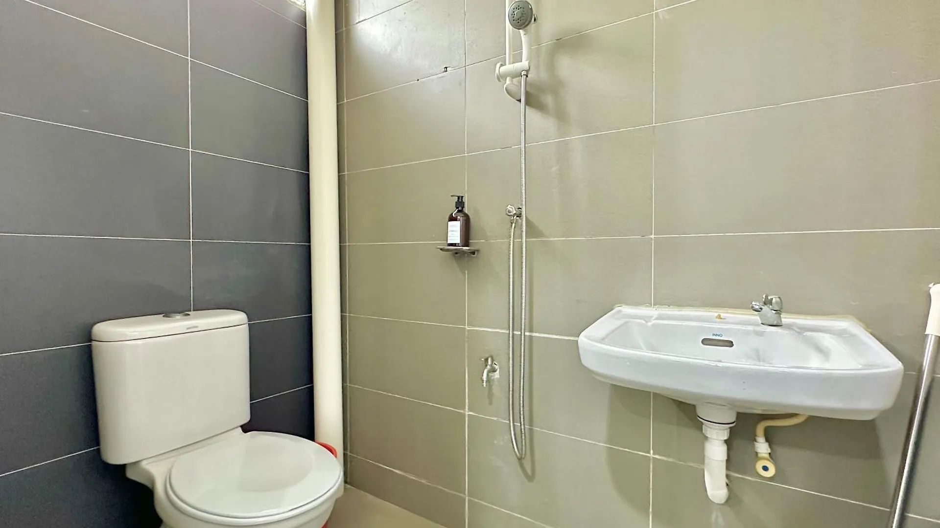 Mount Austin Landed Homestay 16Pax Karaoke Jacuzzi Bbq By Stayrene Johor Bahru 0*,  Malajsie