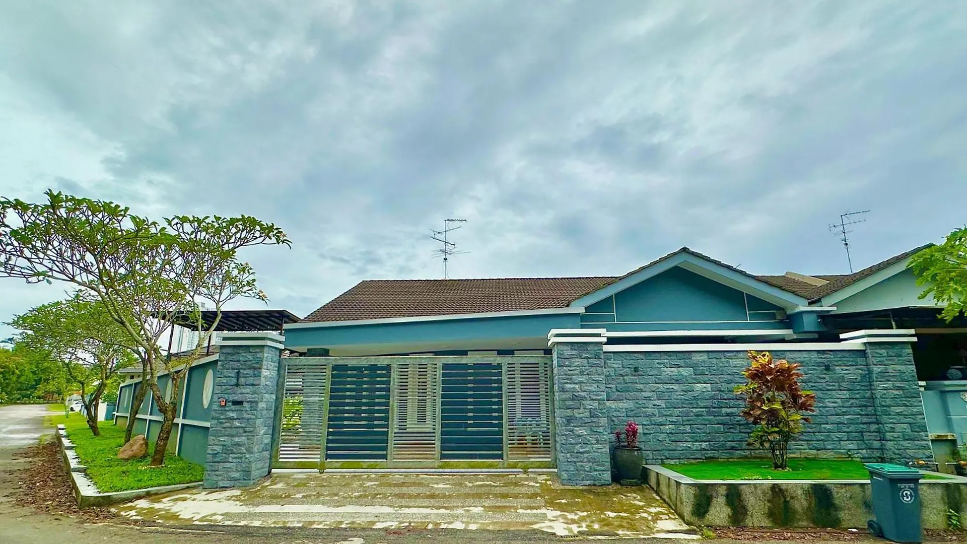 Vakantiehuis Mount Austin Landed Homestay 16Pax Karaoke Jacuzzi Bbq By Stayrene Johor Bahru
